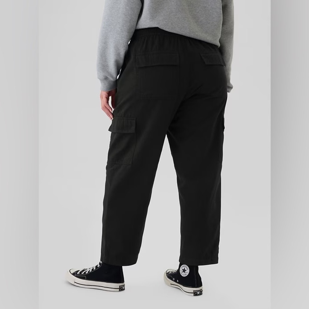NWT! GAP Black Easy Cargo Pants - Size Medium Petite 🩷 #522920 - Picture 6 of 11